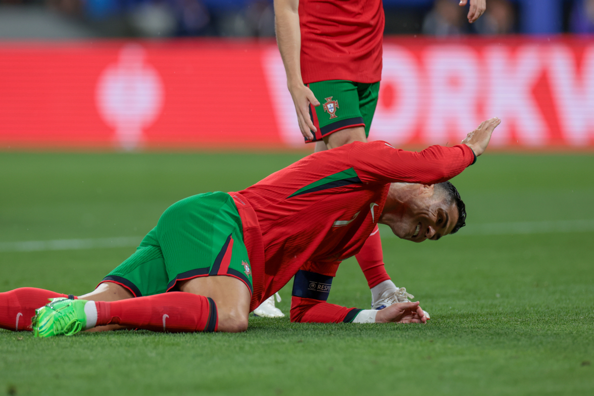 精彩赛事波澜壮阔，球场激战异常激烈