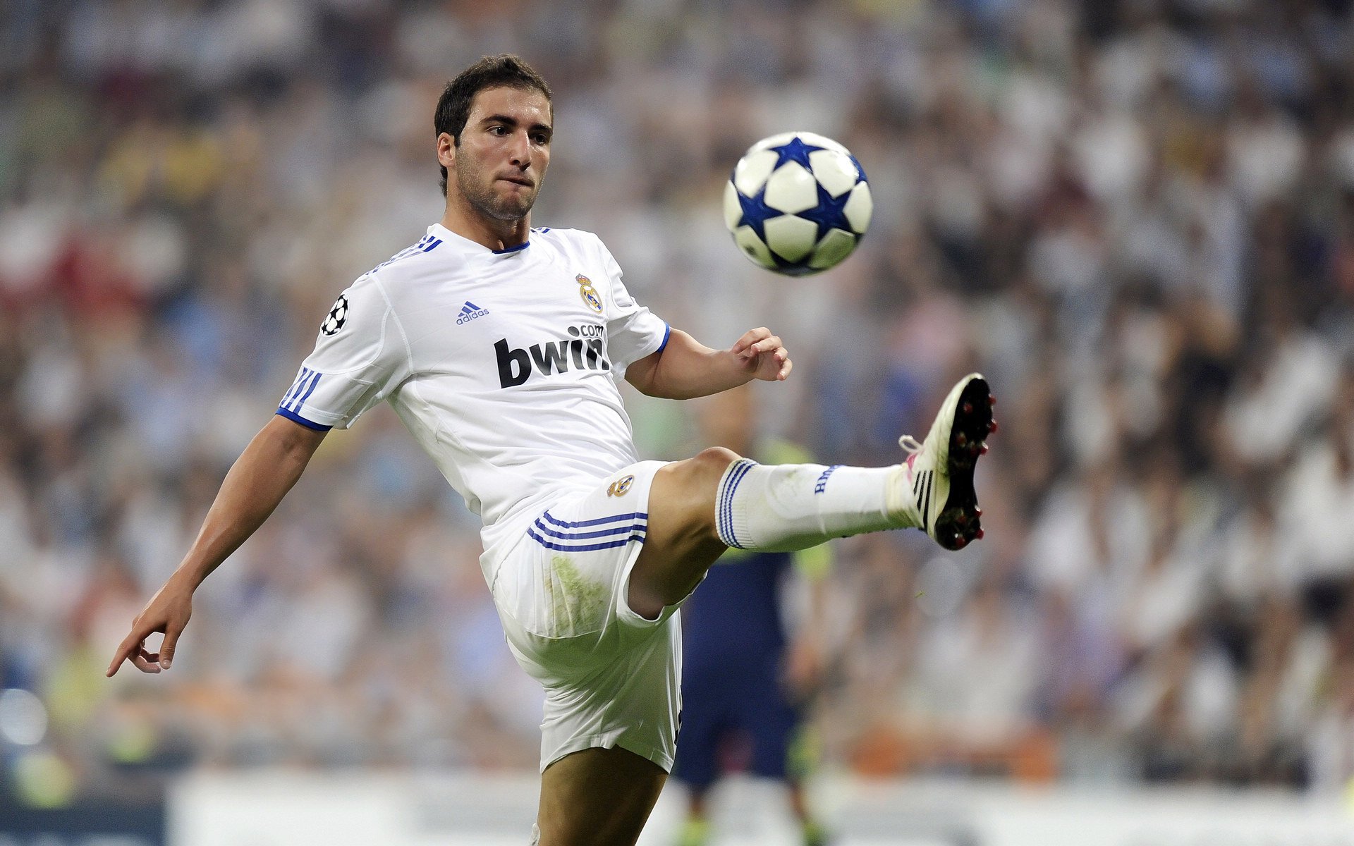 火箭冲垮活塞，保罗关键时刻站出来，一场关于坚韧与领袖的证明