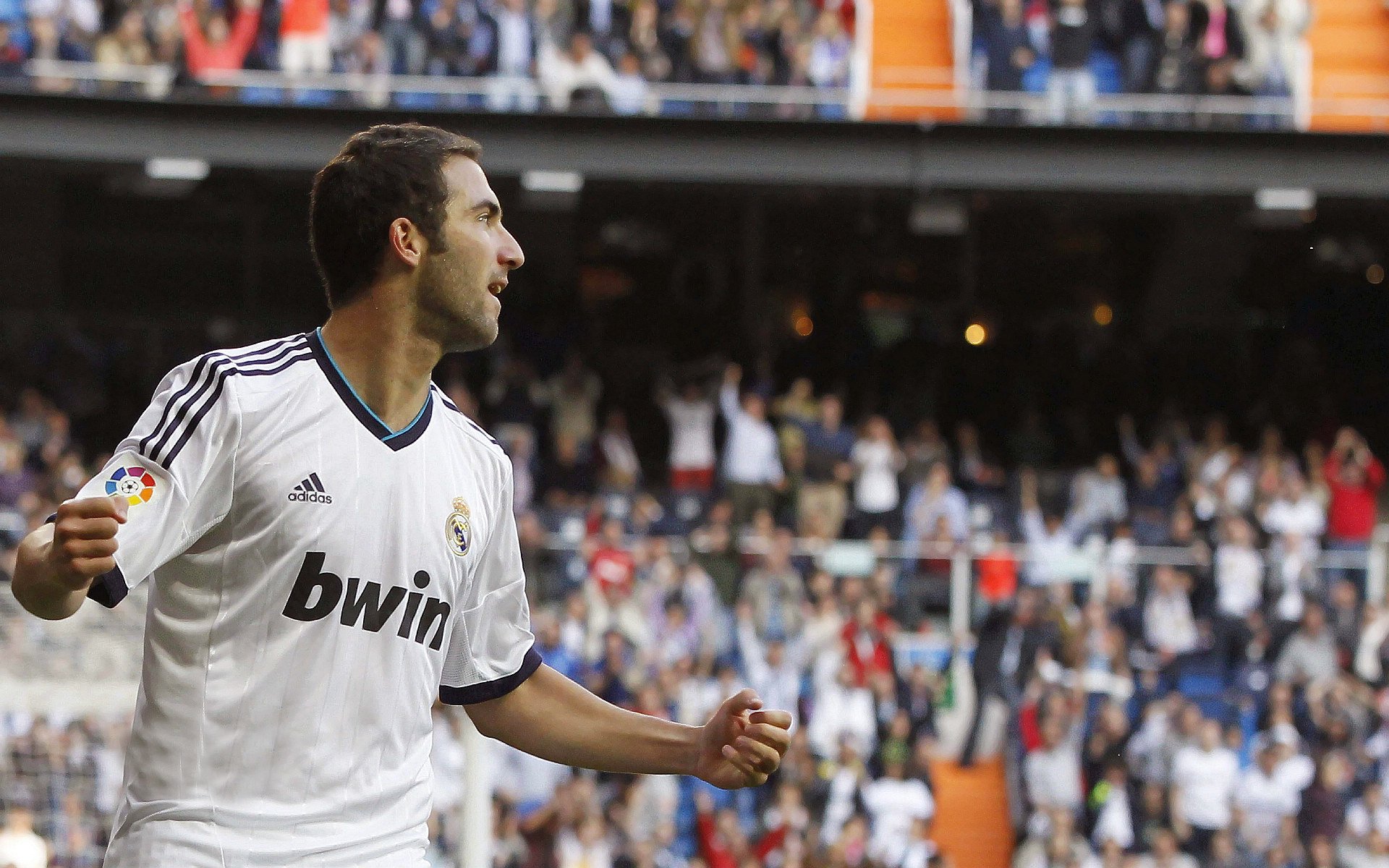 跨界争锋,广厦轻取76人,福克斯F1赛场接管年度争冠