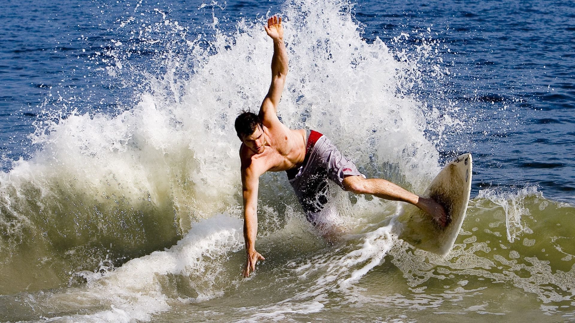 绿茵双城记,西甲德比与亚特兰大鏖战埃及的足球平行宇宙