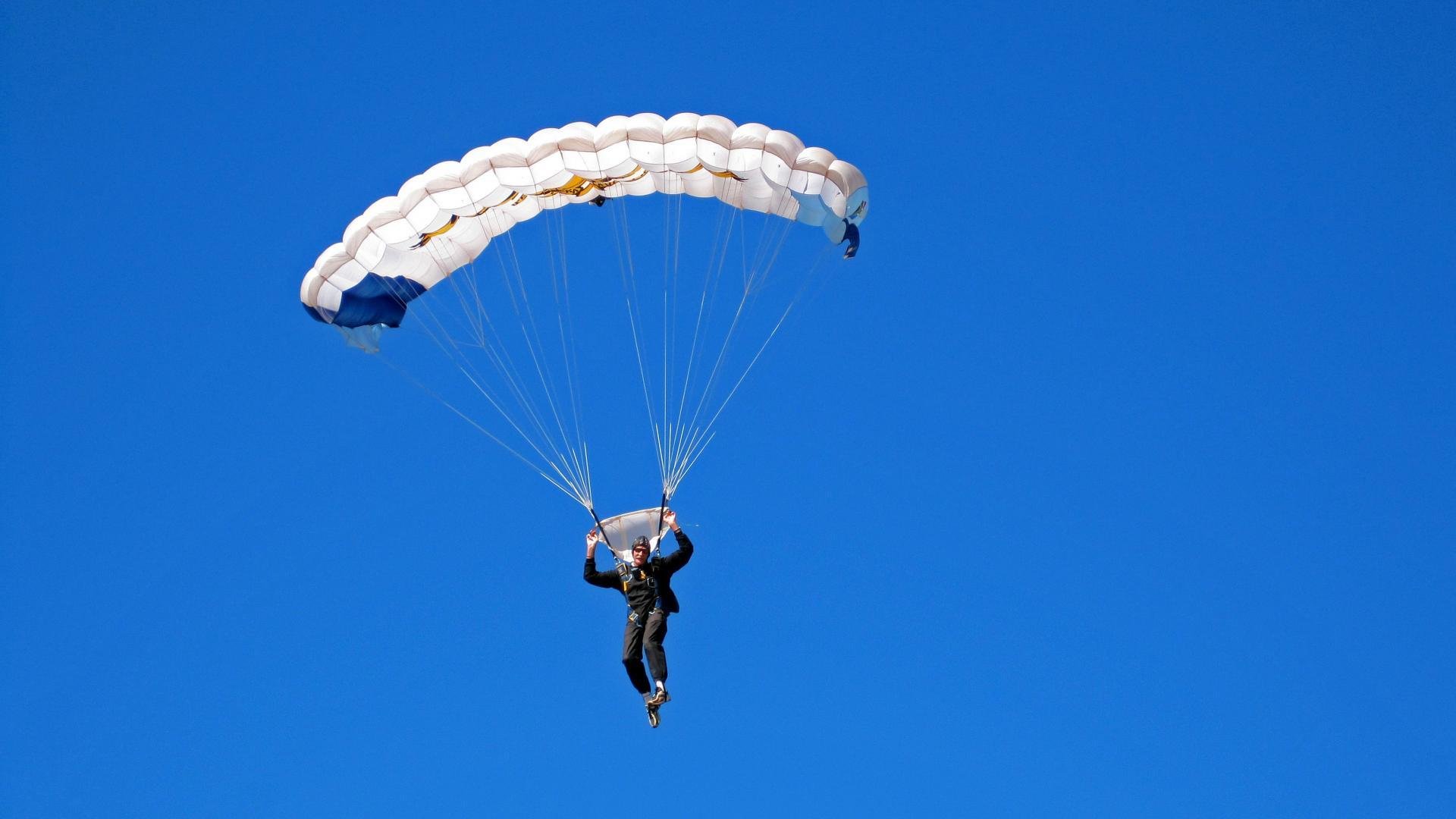 绿茵场上的高光与地缘棋局，加克波闪耀背后的中国封锁伊拉克隐喻